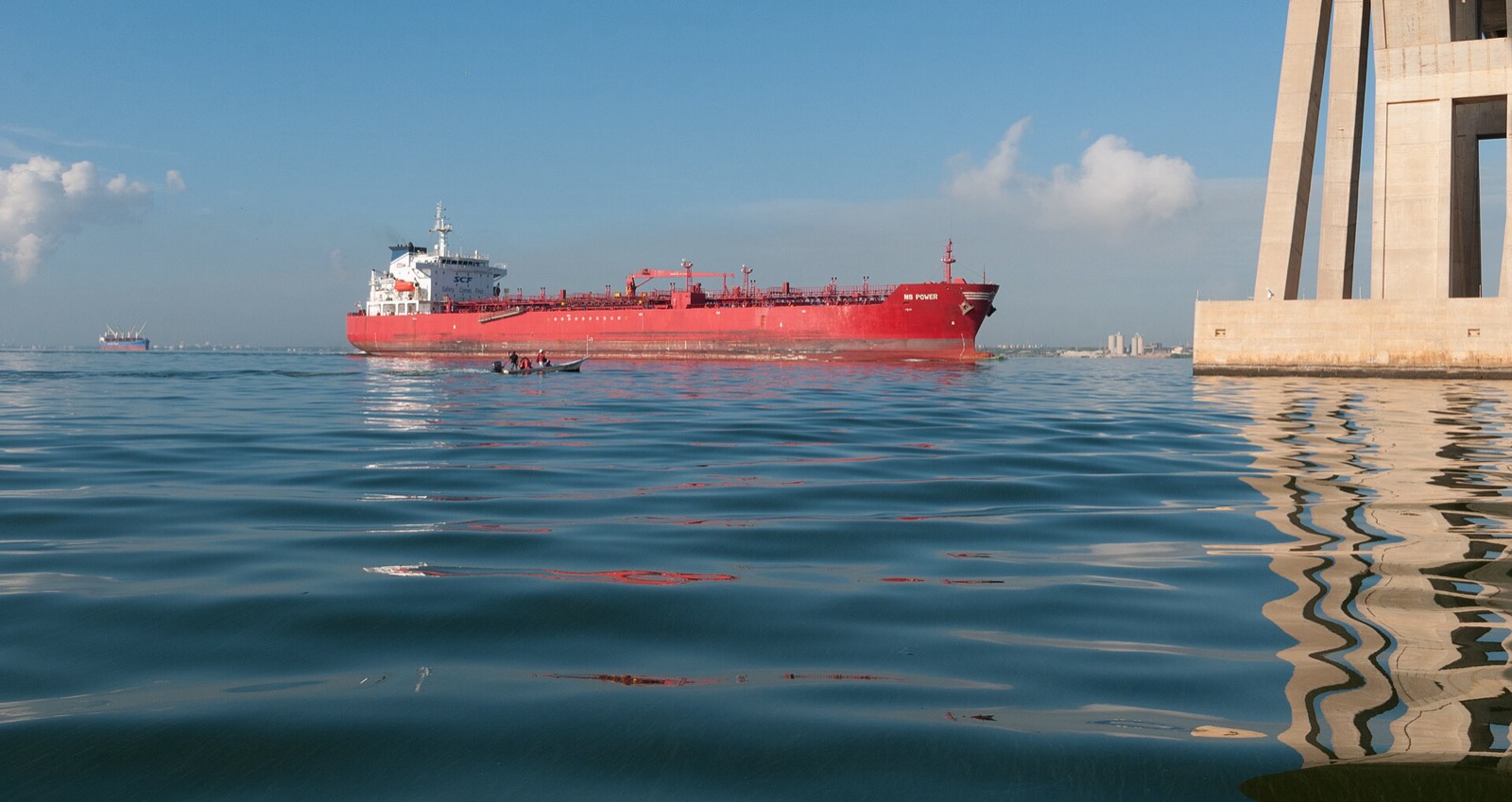 Oil tanker passing the General Rafael Urdaneta Bridge on Lake Maracaibo